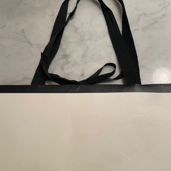 Gucci Large Paper Shopping Bag Authentic - Picture 4 of 6